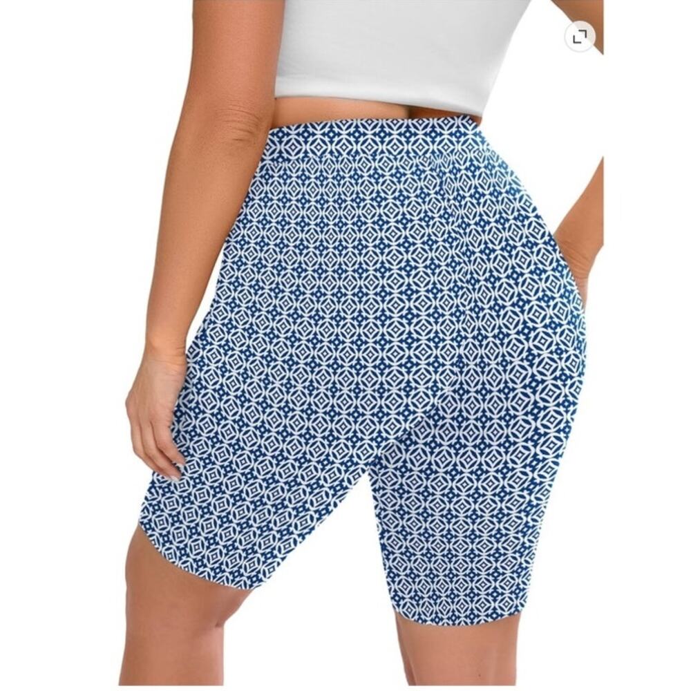NWT ~ Women's Plus Size Geometric Blue Compression Tummy Control Shorts ~ 1X
